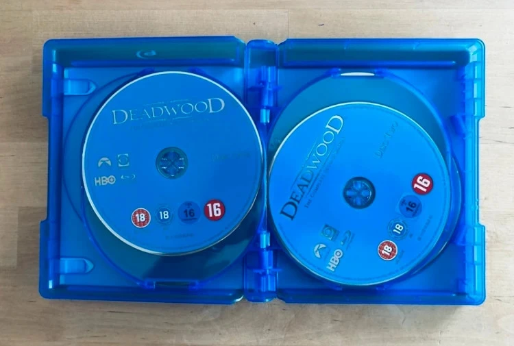 Coffret Blu-ray integrale serie Deadwood. – photo 4